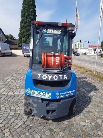 Electric - 4 wheels Toyota 8FGF25-67157