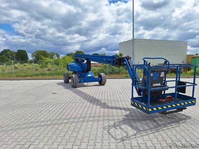 Telescopic boom lift JLG E600JP