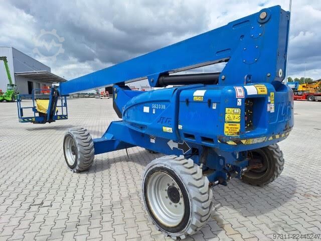 Telescopic boom lift JLG E600JP