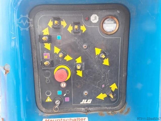 Telescopic boom lift JLG E600JP