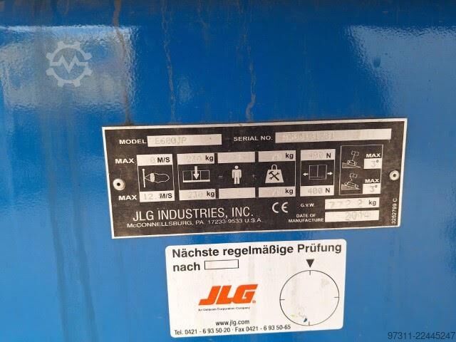 Telescopic boom lift JLG E600JP