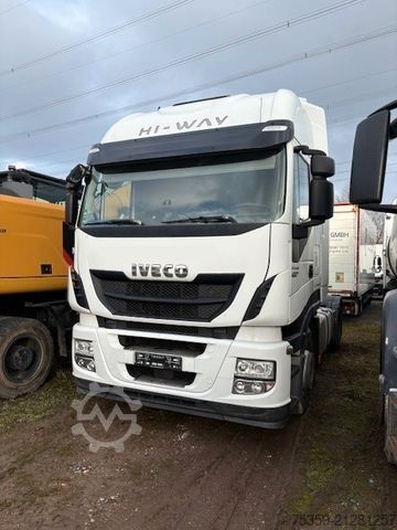 Standard tractor unit IVECO Stralis Hi Way