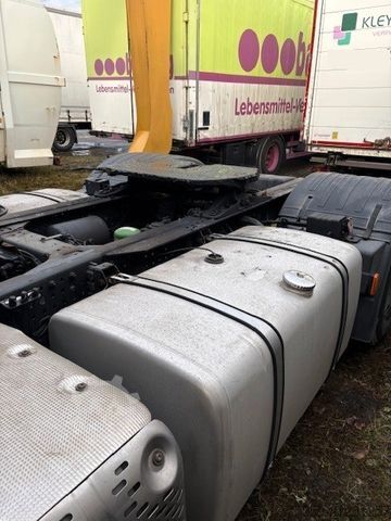 Standard tractor unit IVECO Stralis Hi Way