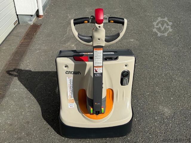 Electric Pallet Truck Crown WP 3210 LI ION