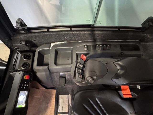 Electric 4-wheel forklift Mitsubishi FB30AN