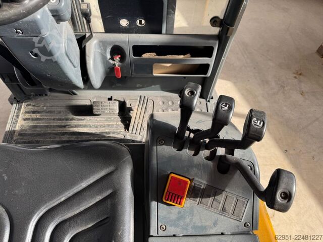 Electric 3-wheel forklift Jungheinrich EFG DF18