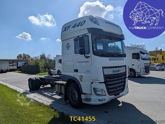 Chassis with cab DAF XF 440