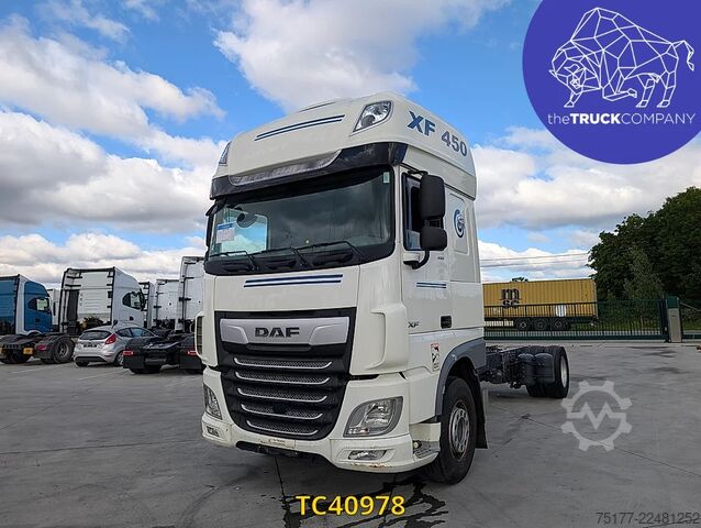 Chassis with cab DAF XF 450