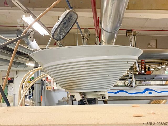 Horizontale Durchlaufbohr- und Dübeleintreibanlage WEEKE BST 500