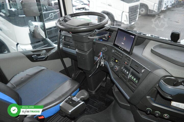 Standard tractor unit VOLVO FH 460 Globetrotter XL i-Save SideSkirts