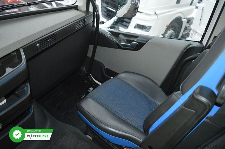 Standard tractor unit VOLVO FH 460 Globetrotter XL i-Save SideSkirts