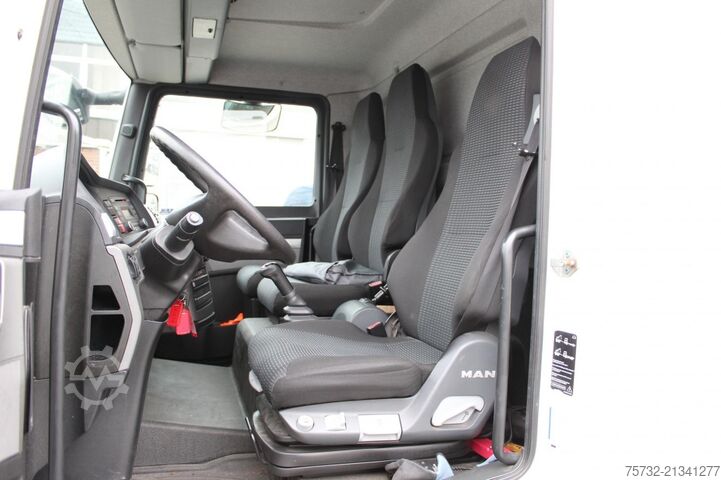 Transporter mit Koffer MAN TGL 8.180 E6 Koffer 6,1m 3 Sitze   Schalter