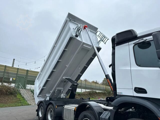 Kipper Mercedes-Benz Arocs 4145 Mercedes-Benz AROCS 5 4145 8X4 E6e E...