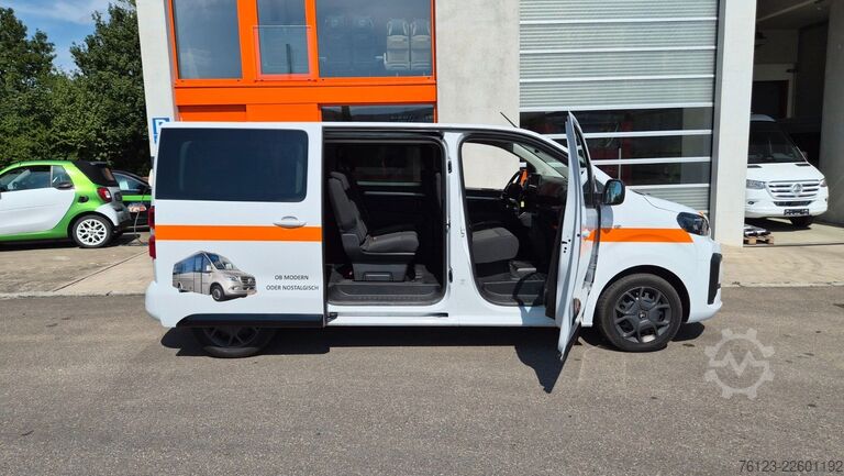 Kleinbus Citroën SpaceTourer Opel Zafira Plus M 9 Sitzer