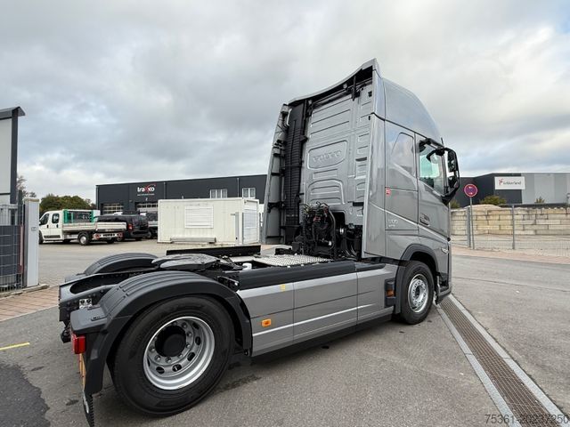 Standard tractor unit VOLVO FH500 XL RETARDER-PTO- ADR/GGVS