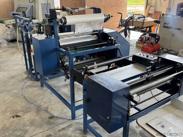 Laminating machine D and K Group AccuFeed Jr Laminator