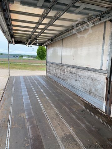 Getränkeauflieger Getränke Böse Oversider_ Schwenkwand_ Lenkachse