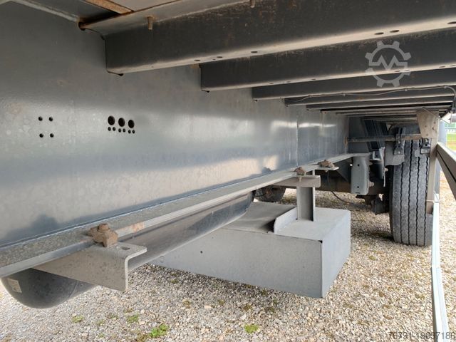 Getränkeauflieger Getränke Böse Oversider_ Schwenkwand_ Lenkachse