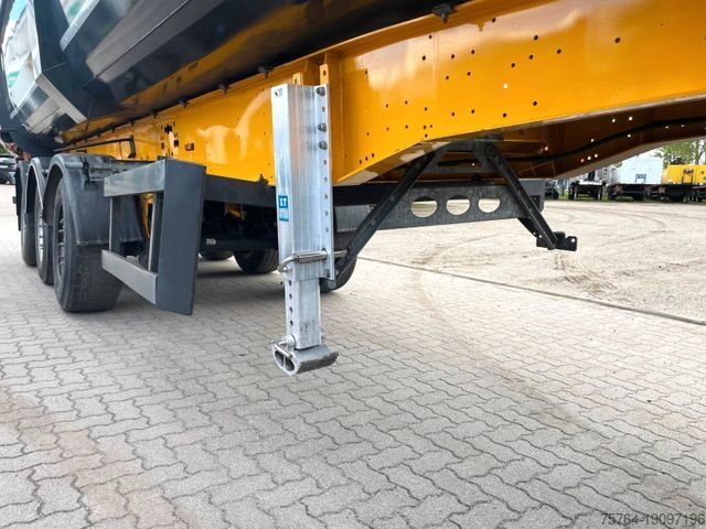 Tipper semitrailer SCHMITZ CARGOBULL ca. 52m³ Schrott Stahlmulde - Unfaller