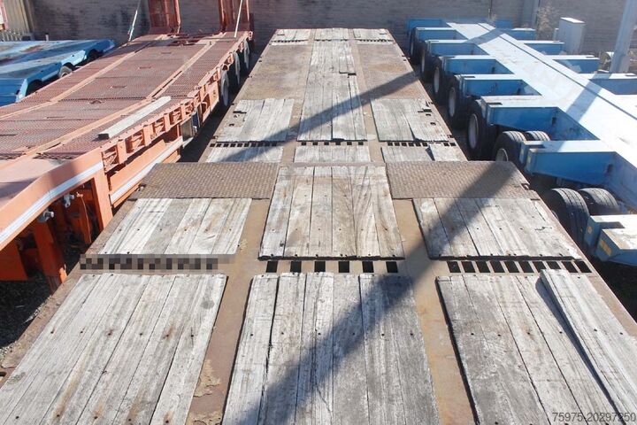 Low-loader semi-trailer for transporting construction machinery moeslin semirimorchio carrellone rampe usato