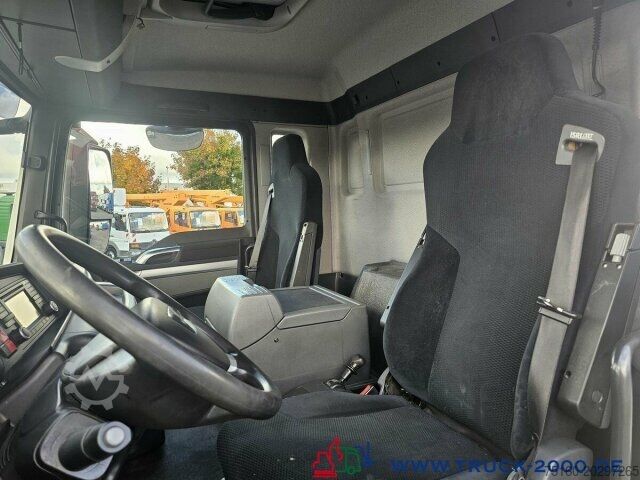 Swap body truck MAN TGS 26.320 6x2 BDF Mitnahmestapler AHK 1. Hand