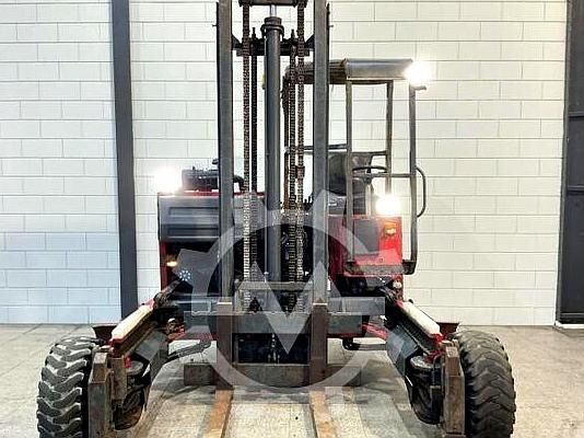 Truck mounted forklift Moffett M7 30.4W