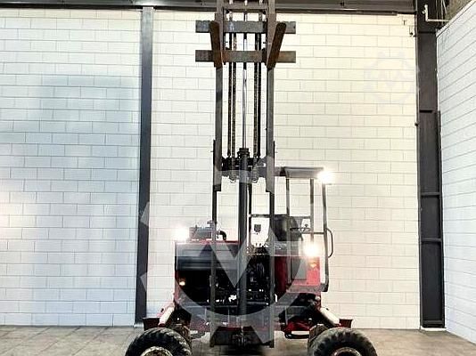 Truck mounted forklift Moffett M7 30.4W
