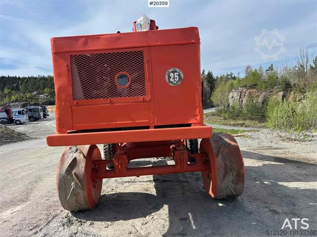 Crawler excavator Brøyt X2 excavator w/bucket (Nostalgia!)