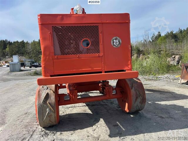 Crawler excavator Brøyt X2 excavator w/bucket (Nostalgia!)