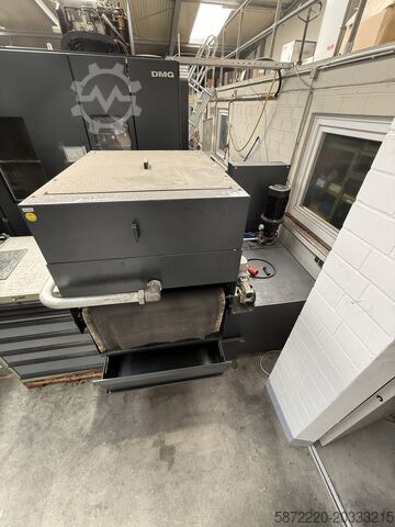 Universal machining center Deckel Maho DMG HSC 75