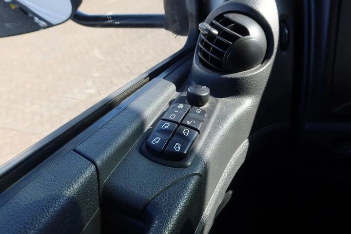 Koffer Mercedes-Benz Atego 818 L Bak + klep Dautel 1000 kg