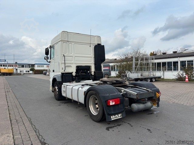 Standard tractor unit DAF XF 440 Space cab