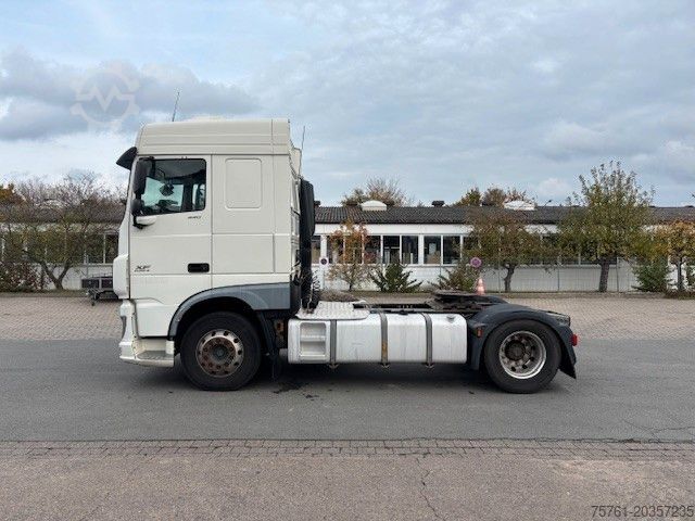 Standard tractor unit DAF XF 440 Space cab