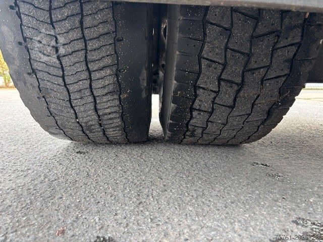 Standard tractor unit DAF XF 440 Space cab