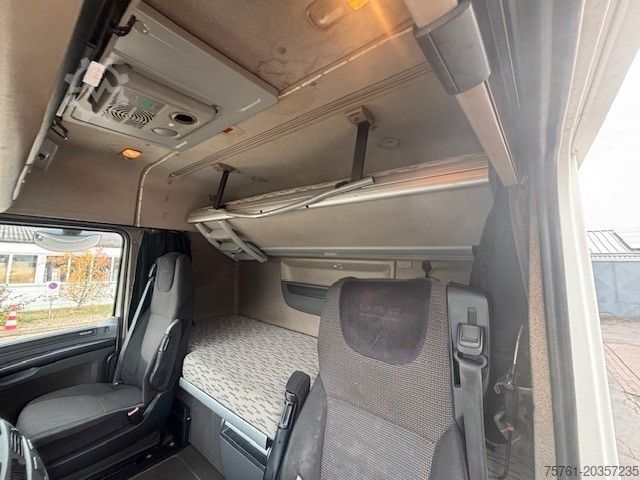 Standard tractor unit DAF XF 440 Space cab