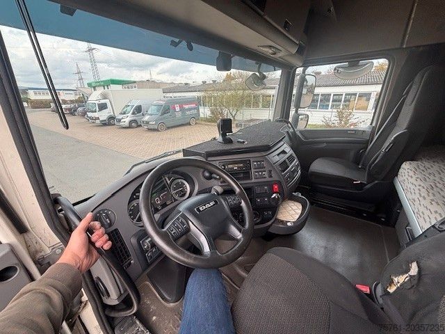 Standard tractor unit DAF XF 440 Space cab