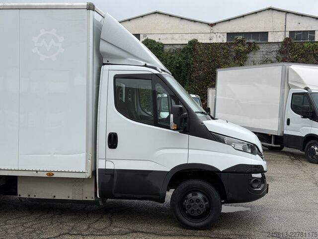 Transporter mit Koffer Iveco daily 35-140