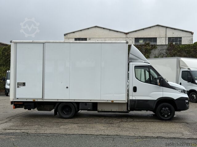 Transporter mit Koffer Iveco daily 35-140