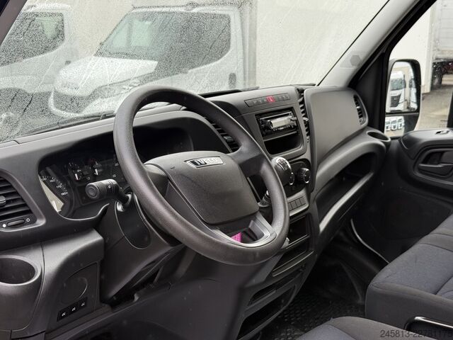 Transporter mit Koffer Iveco daily 35-140