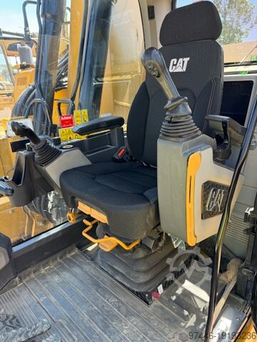 Crawler excavator Caterpillar 325