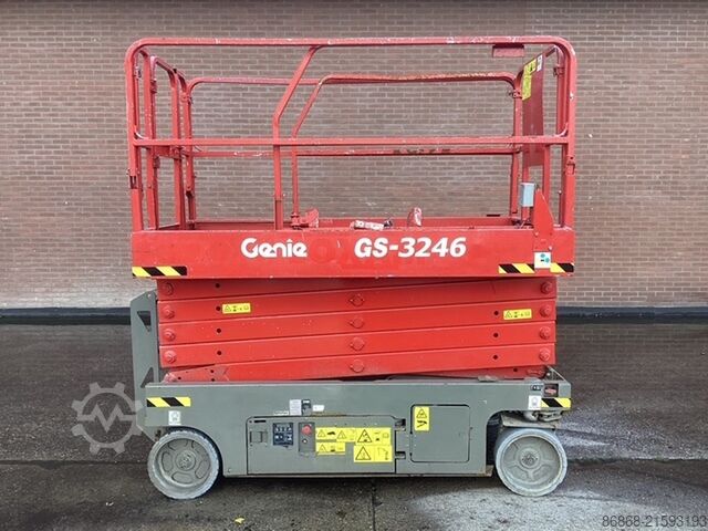 Gebrauchte Scherenarbeitsbühne Genie GS3246 (2015) GENIE GS3246