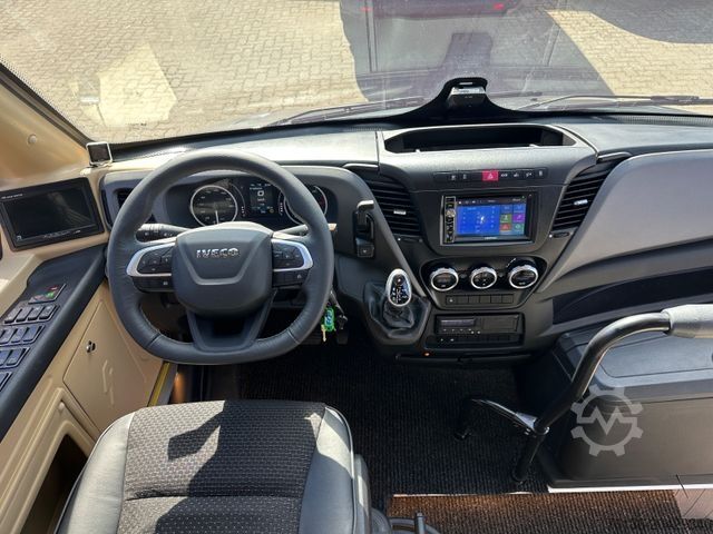 Kleinbus IVECO Daily 35 Sitze Touristik Dachklima Kühlschrank