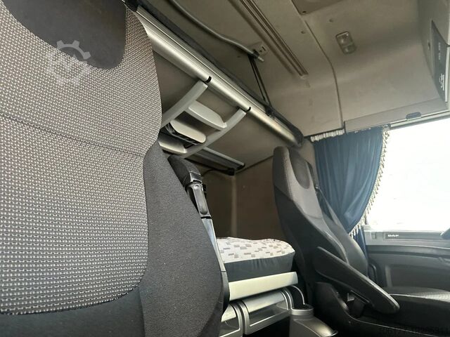 Standard-SZM DAF XF 106.460 SPACECAB