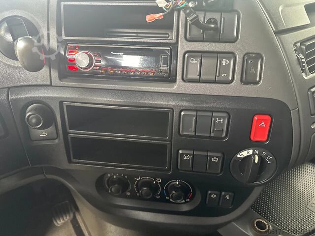 Standard-SZM DAF XF 106.460 SPACECAB