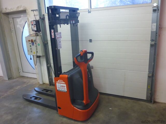High Lift stacker Linde L10
