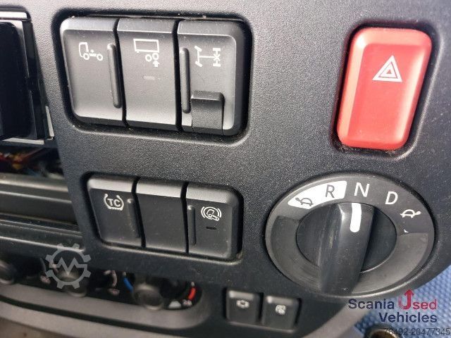 Volume tractor unit DAF XF 460 FT Space Cab Low deck