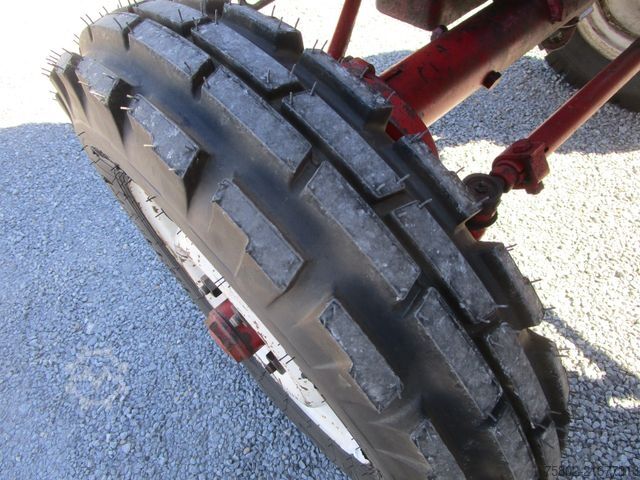 Traktor RENAULT SUPER 6 -R7050- 4xNeu Bereift+mit Anhänger*