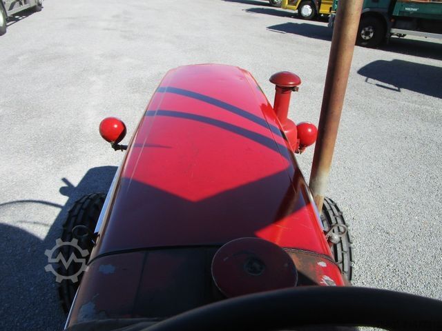 Traktor RENAULT SUPER 6 -R7050- 4xNeu Bereift+mit Anhänger*