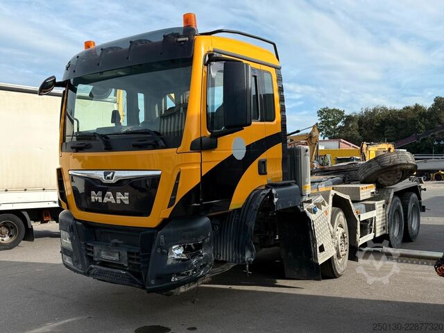 Abrollkipper MAN TGS 37.500 8x4BB Abroller *Unfall* Retarder/Navi