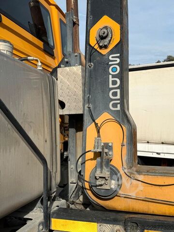 Abrollkipper MAN TGS 37.500 8x4BB Abroller *Unfall* Retarder/Navi